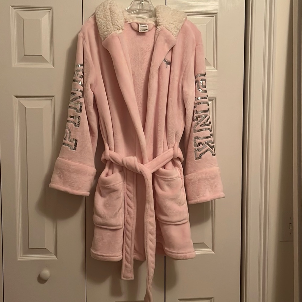 XS light pink and white Victoria’s Secret robe